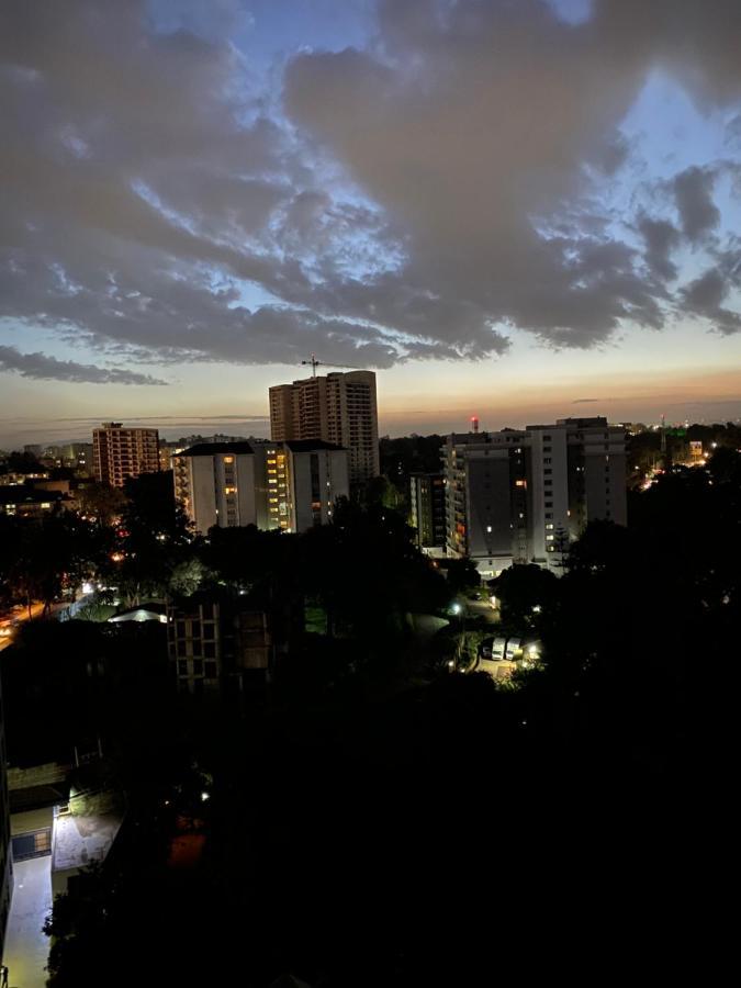 Lovely 2Bedroom Condo, Free Parking On Premises.. Nairobi Kültér fotó